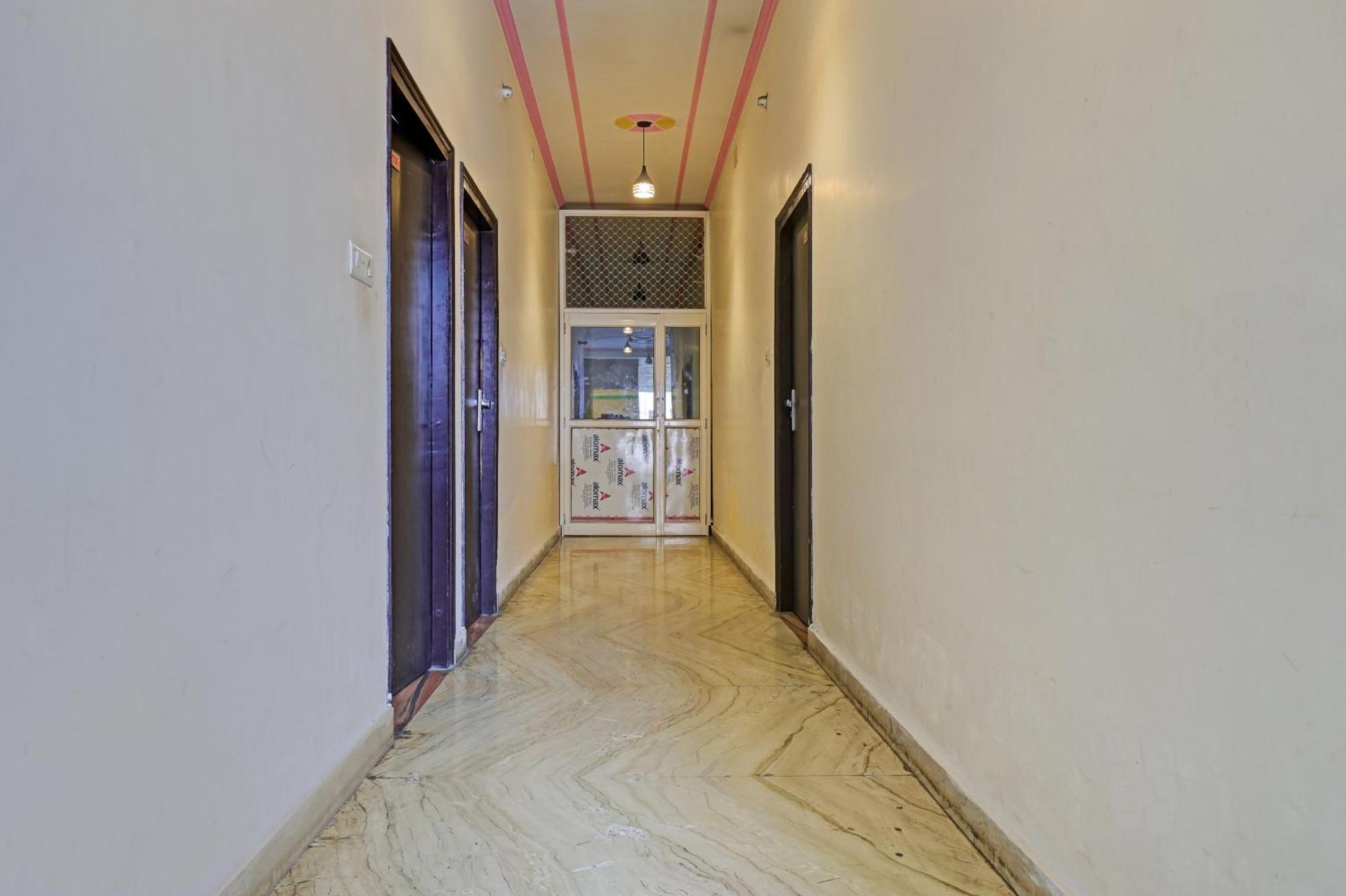 Spot On 81167 Hotel Asdr Rudrapur Экстерьер фото
